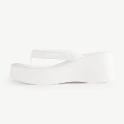 RAID Aaria Chunky Platform Sandals In White -Chic Shoes Shop Aaria White 4