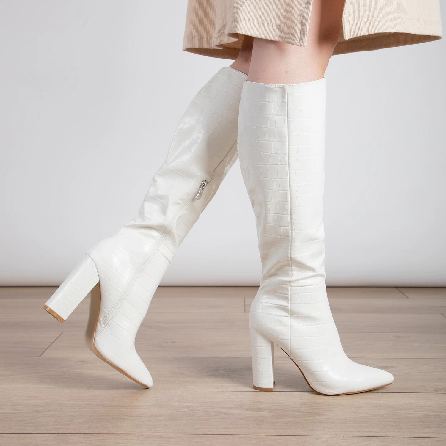 RAID Kennedia Long Boot In White 4 RAID Kennedia Long Boot In White - Image 2