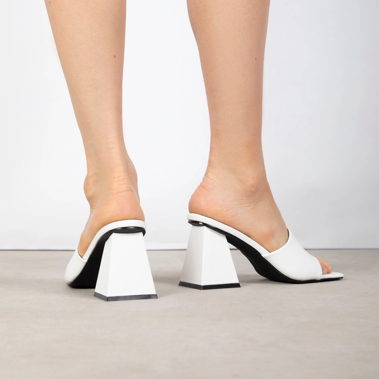 RAID Khloe Block Heeled Mule In White 5 RAID Khloe Block Heeled Mule In White - Image 3