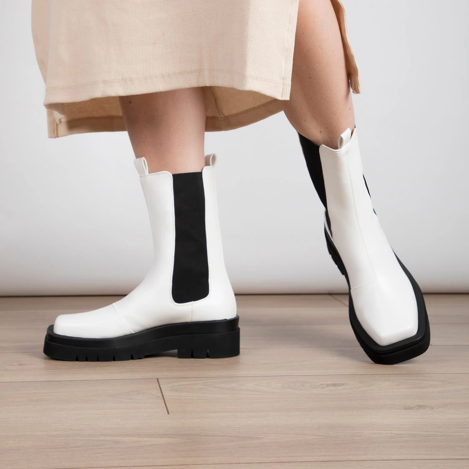 RAID Newport Ankle Boot In White 4 RAID Newport Ankle Boot In White - Image 2