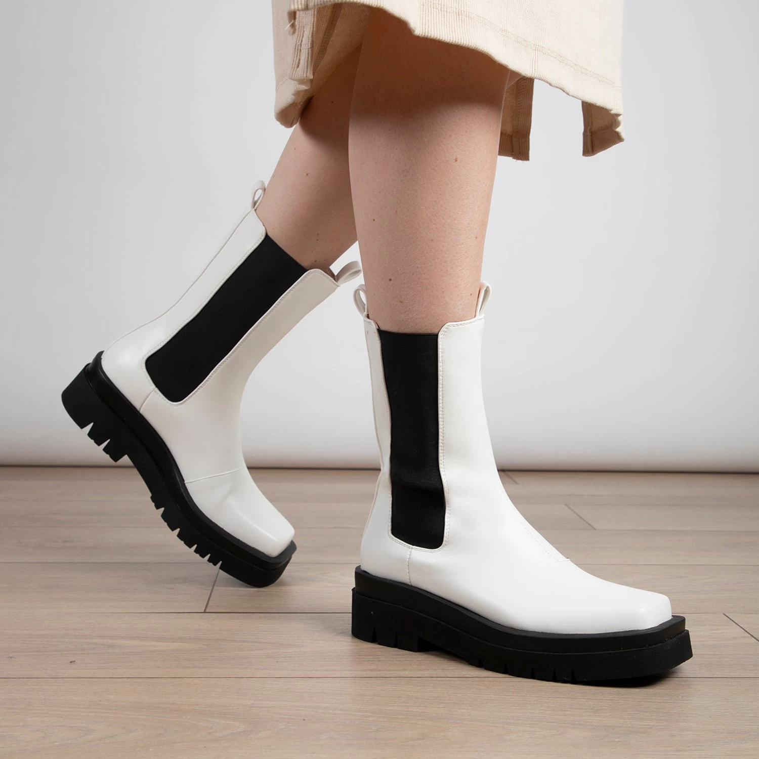 RAID Newport Ankle Boot In White 5 RAID Newport Ankle Boot In White - Image 3