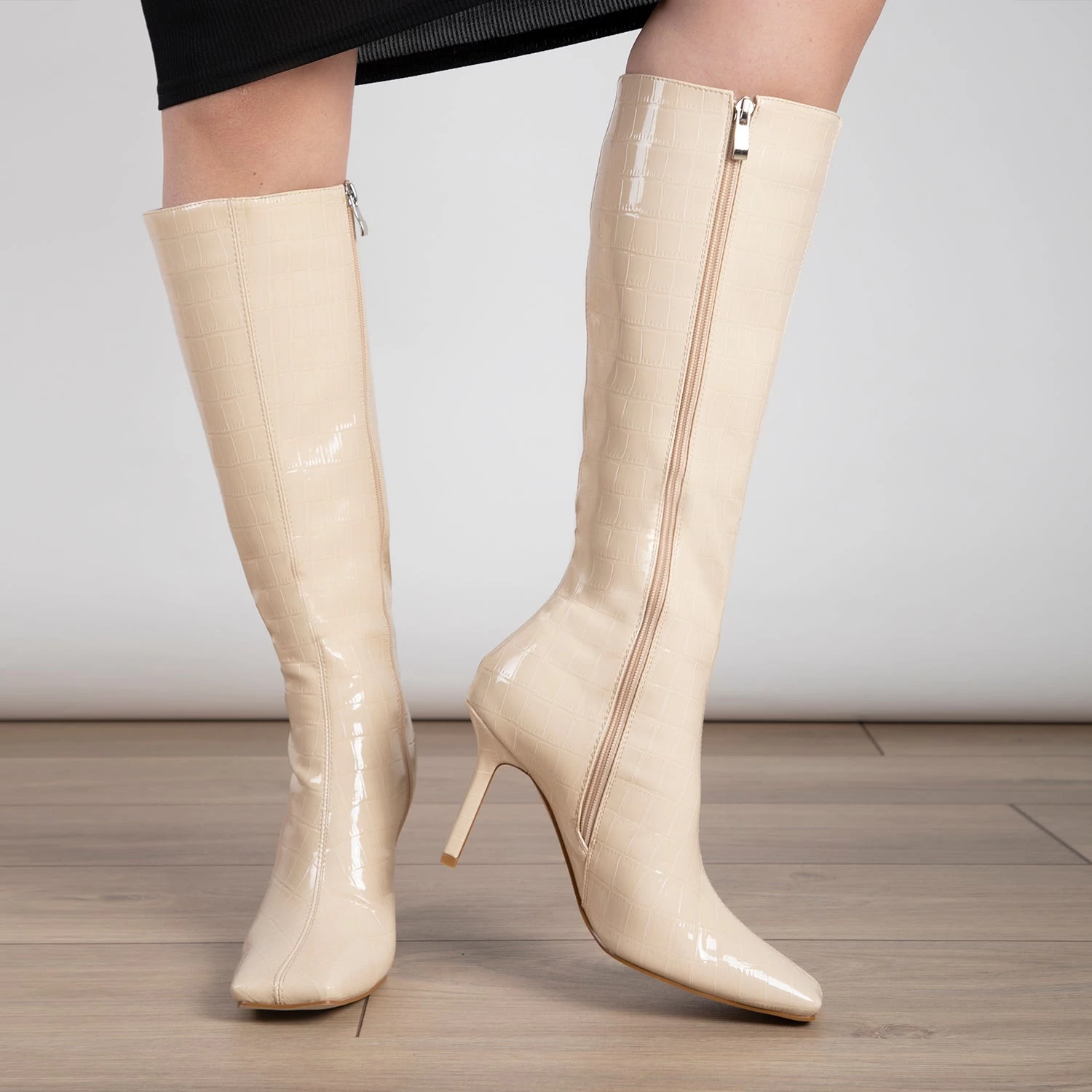 RAID Pheebe Long Boot In White 4 RAID Pheebe Long Boot In White - Image 2