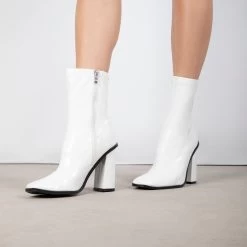 RAID Saylor Block Heeled Ankle Boot In White 11 RAID Saylor Block Heeled Ankle Boot In White -Chic Shoes Shop Saylor White 3
