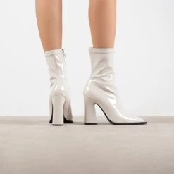 RAID Valencia Block Heeled Boot In White 11 RAID Valencia Block Heeled Boot In White -Chic Shoes Shop Valencia White 2
